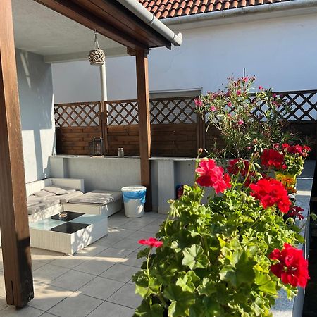 Idill Apartmanhaz B&B Тісафюред Екстер'єр фото